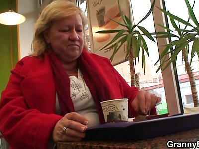 امرأة ناضجة على موقع سحاق مترجم الشبكة يستبدل الحمار